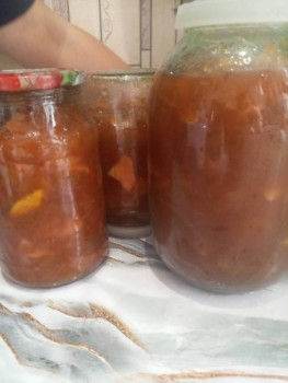 Яблочное варенье, с добавлением абрикосов.