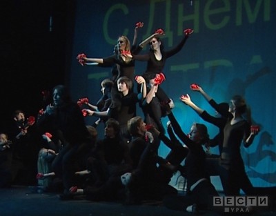 А у вас сейчас какое настроение? - 1301300301_2803_den_teatra0000.jpeg